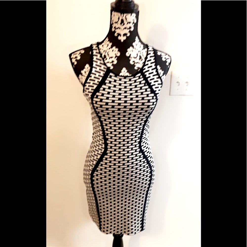 🤩FREE with purchase!Add to bundle!!!Body hugging Gianni BINI dress sz XS